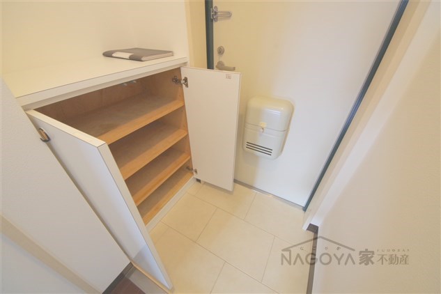 プレシャス代官 玄関