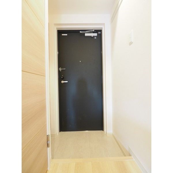 プランドール那古野 玄関