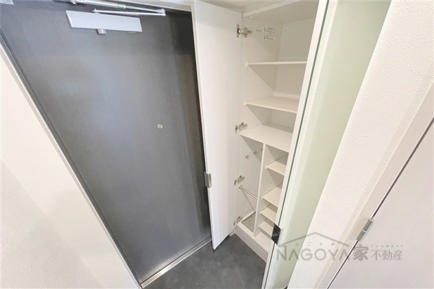 プレサンス名古屋菊井セルカ 玄関