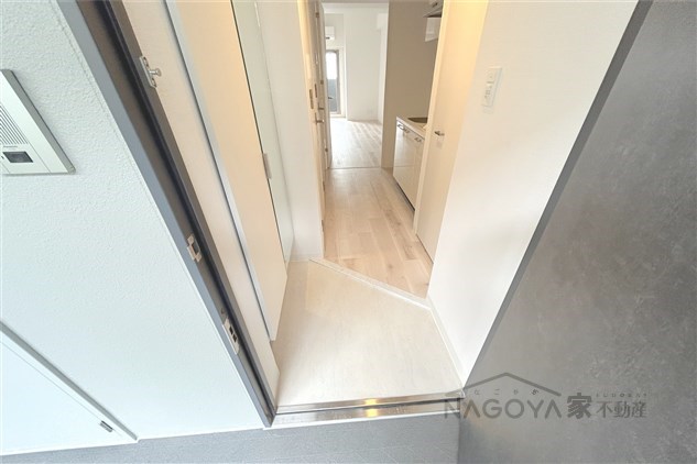 エスリード今池ルミナス 玄関