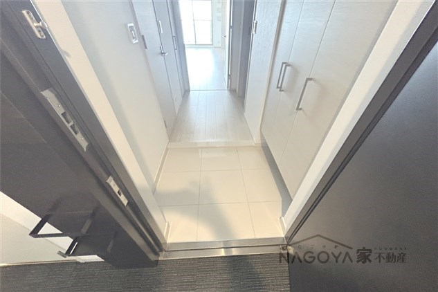 プレサンスジェネ上前津 玄関