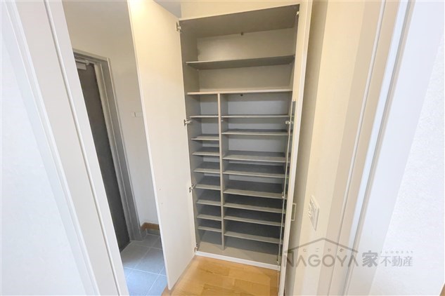 フォレストメゾン西崎B棟 玄関