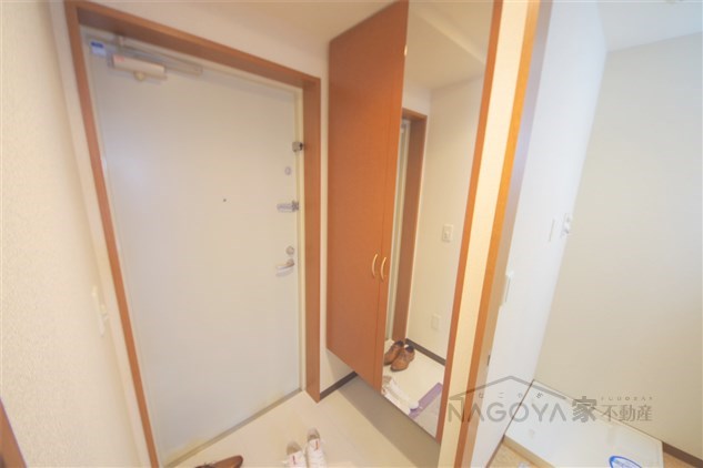 Gramercy Shirakawa Koen 玄関