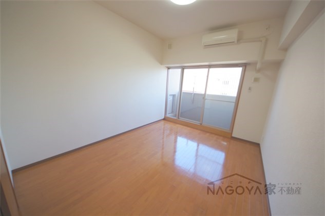 Gramercy Shirakawa Koen リビング