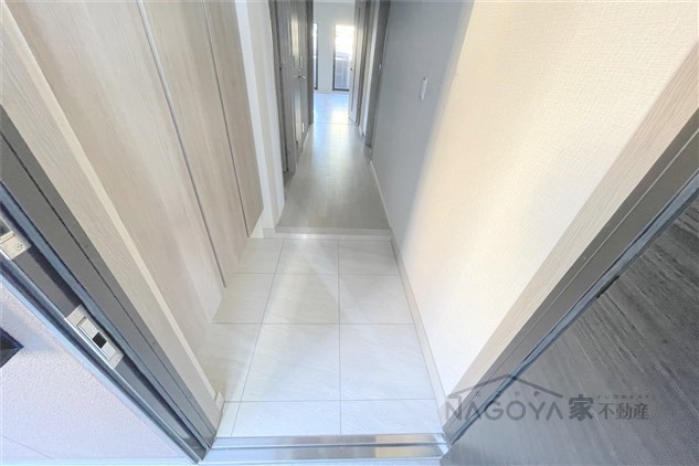 ラフィシア上前津 玄関