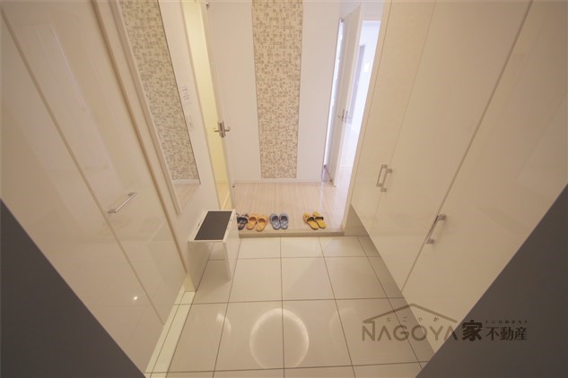 グランルクレ新栄イースト 玄関