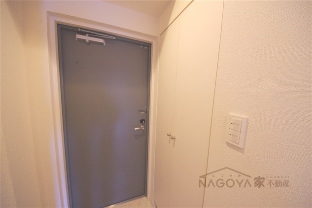 プロシード新栄 玄関