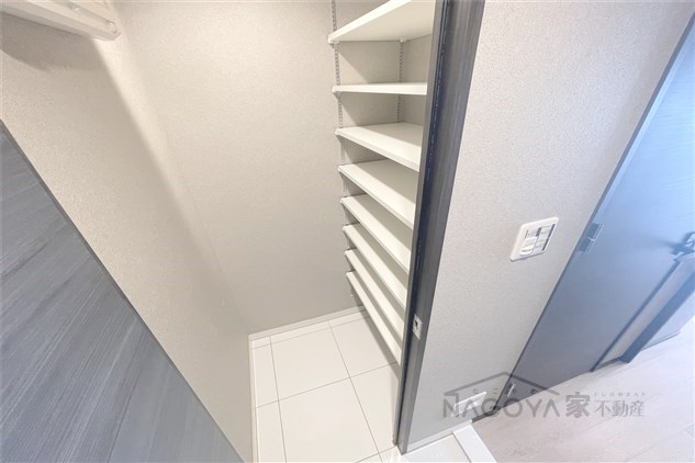 プレサンスロジェ名古屋浅間町ザ・レジデンス 玄関