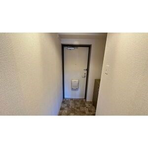 ロイメント名駅 玄関