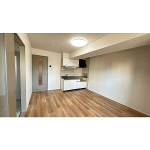 ロイメント名駅 リビング