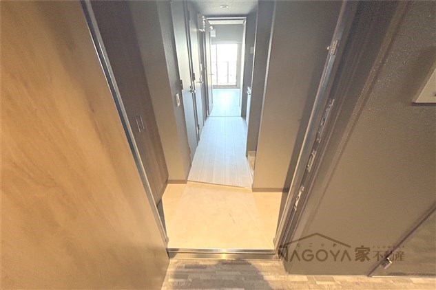 メイクスWアート浅間町 玄関