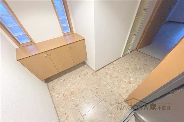 メゾン・ド・オーキッド 玄関