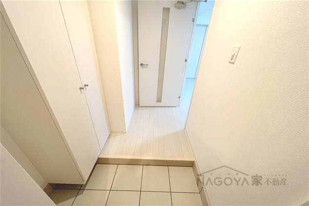 パークフラッツ新栄 玄関