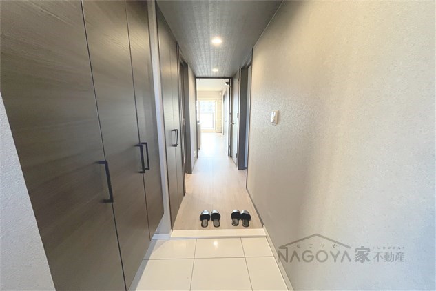 プレサンスロジェ志賀本通テラス 玄関