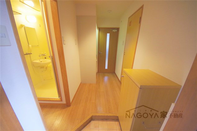 内山ハイライズ 玄関