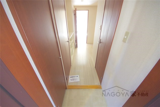 ラ・ヴィアンパレスⅡ 玄関