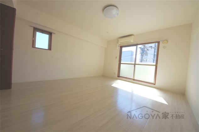 ラ・ヴィアンパレスⅡ リビング