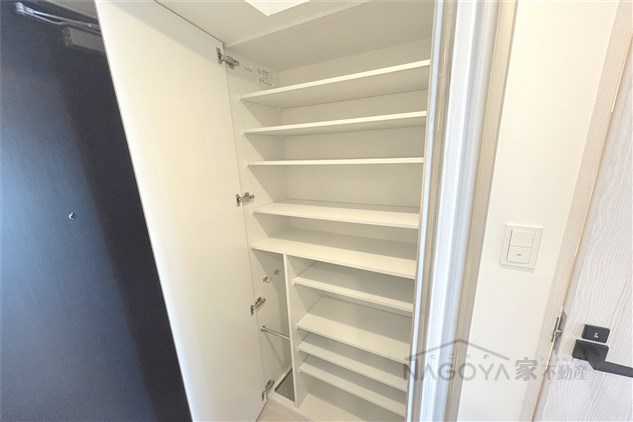 ルネフラッツ黒川Ⅱ 玄関