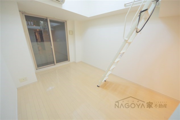 エステムコート名古屋栄デュアルレジェンド  リビング