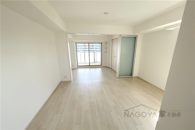 プレサンスレイズ泉高岳駅前 リビング