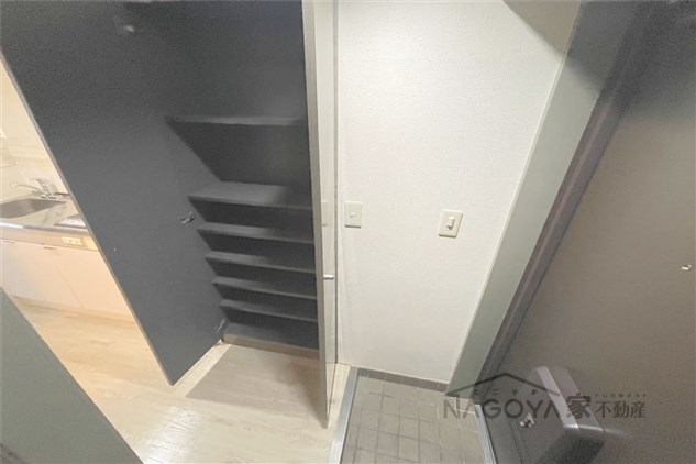 モナティス那古野 玄関