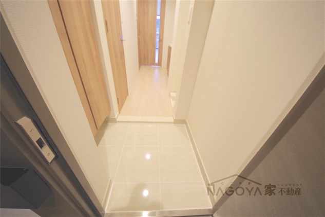 ブランシエスタ泉 玄関