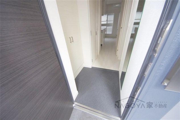 アドバンス名古屋モクシー 玄関