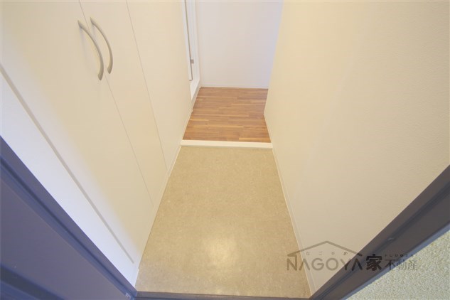 ロイヤルコーポ 玄関