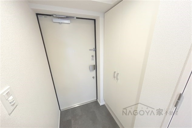 SOLメイクス新栄 玄関