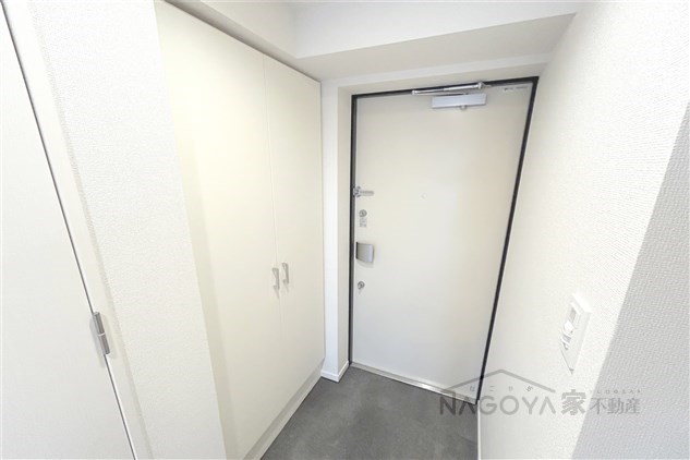 SOLメイクス新栄 玄関