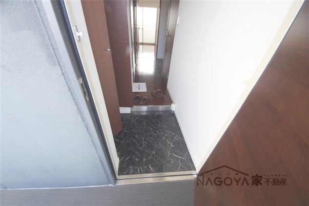 レジディア鶴舞 玄関