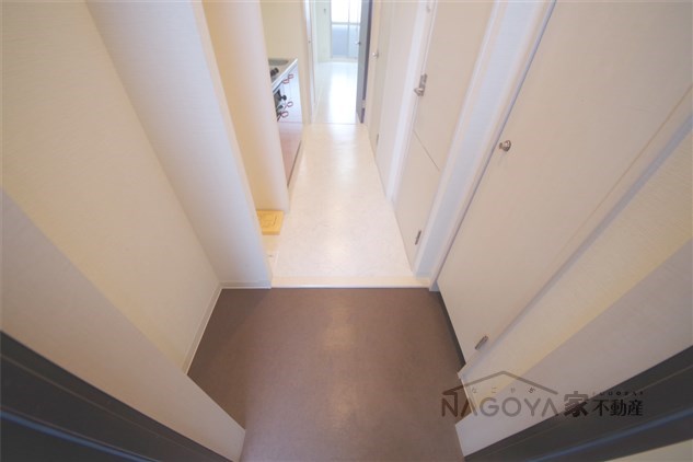 アベニューナカネ 玄関