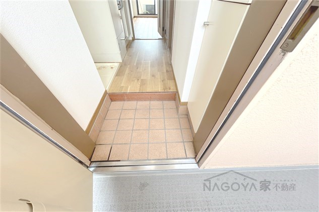 メゾンドＭＯＥ 玄関