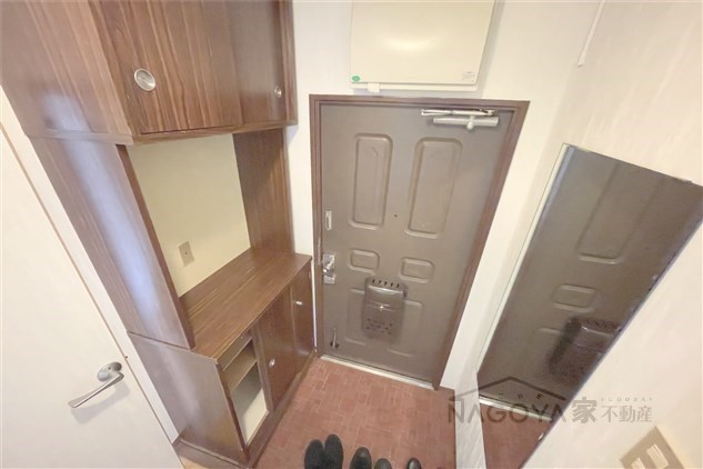 泉サンハイツ 玄関