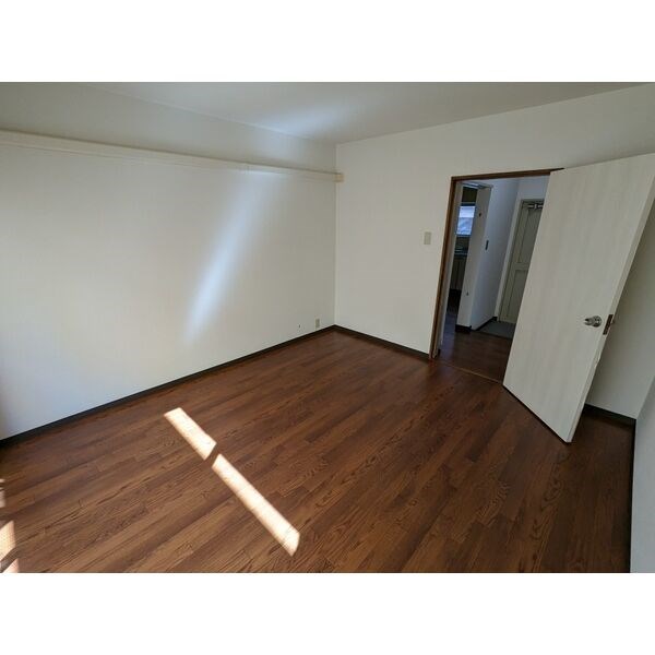 川出ビル ベッドルーム