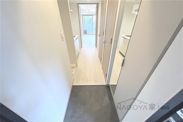 プレサンス名古屋ルーカス 玄関