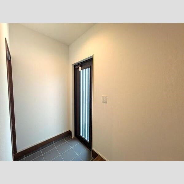 山田4丁目戸建 玄関