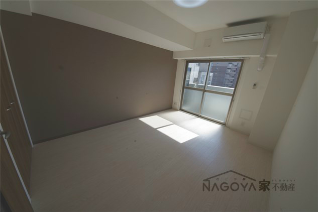 ヴェーラカーサウルバーナ リビング