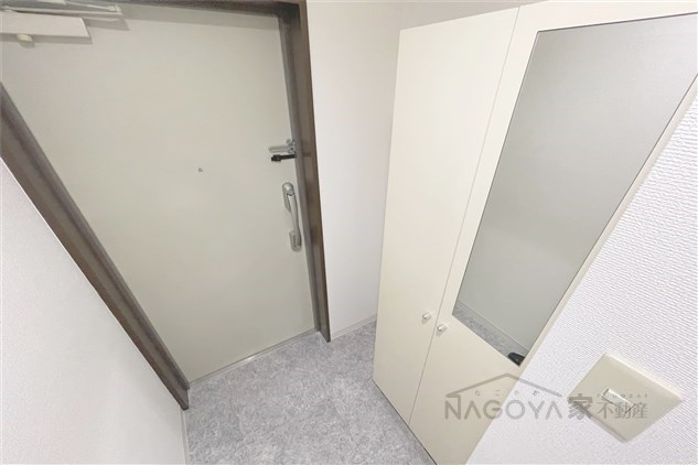 シーム・ドエル筒井 玄関