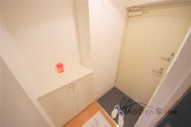 レジデンス名古屋千代田 玄関