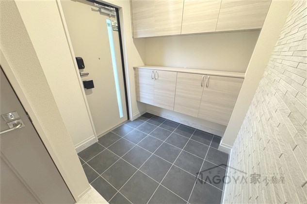 瑞穂区春山町戸建B棟 玄関