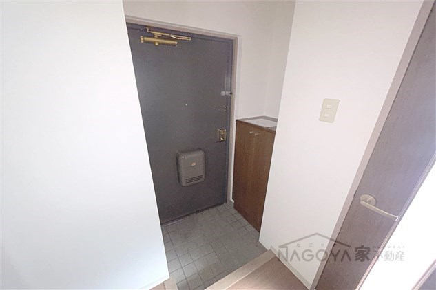 アベニール那古野 玄関