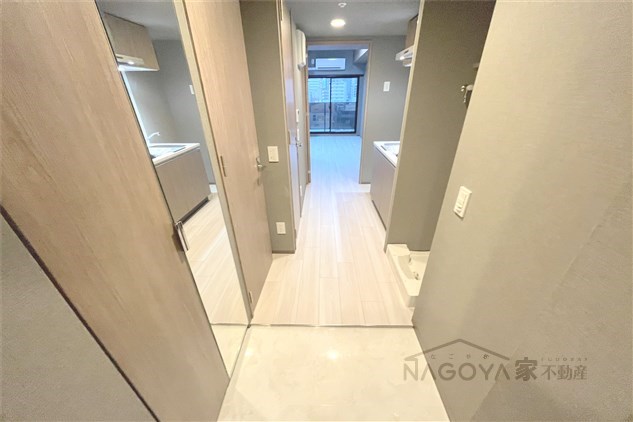 エステムコート名古屋新栄Ⅵアートテラス 玄関