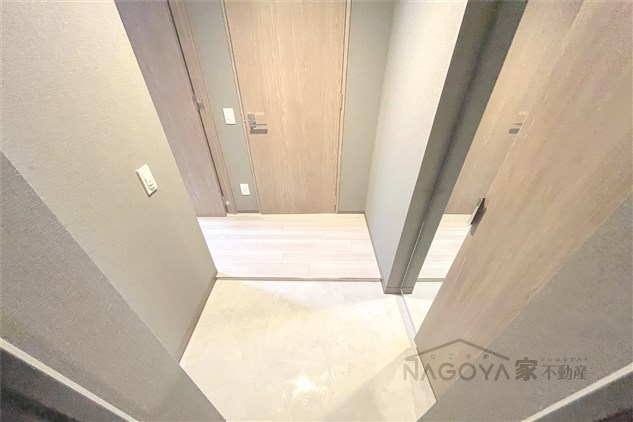 エステムコート名古屋新栄Ⅵアートテラス 玄関
