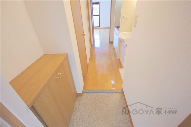 ヒルズ新栄 玄関