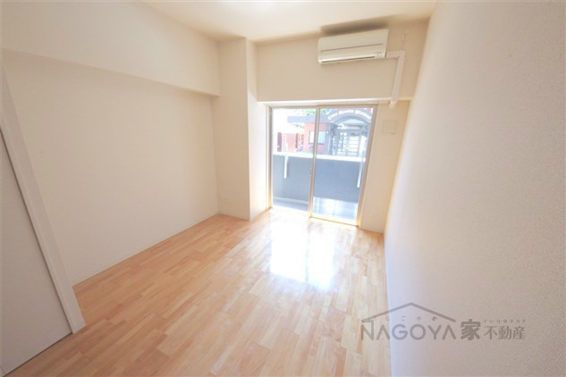 ESTACION KANAYAMA WEST・EAST リビング