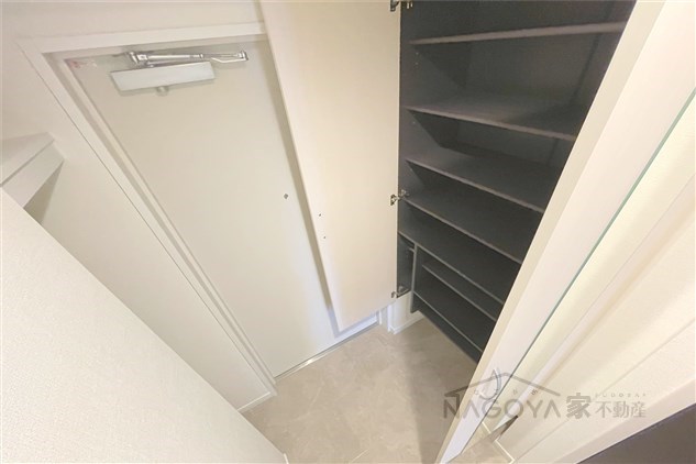 カスタリア新栄Ⅱ 玄関