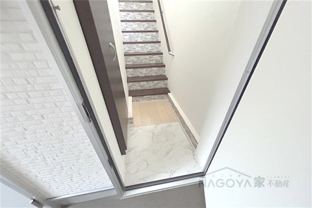 WhiteHillsEast 玄関