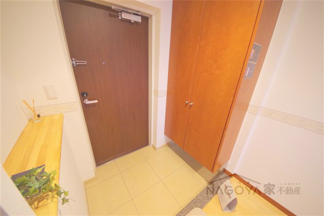 ロイヤルパークス千種 玄関