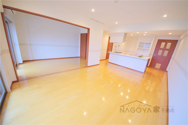 ロイヤルパークス千種 リビング